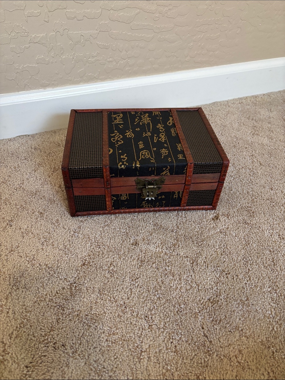 Beautiful wood box like new